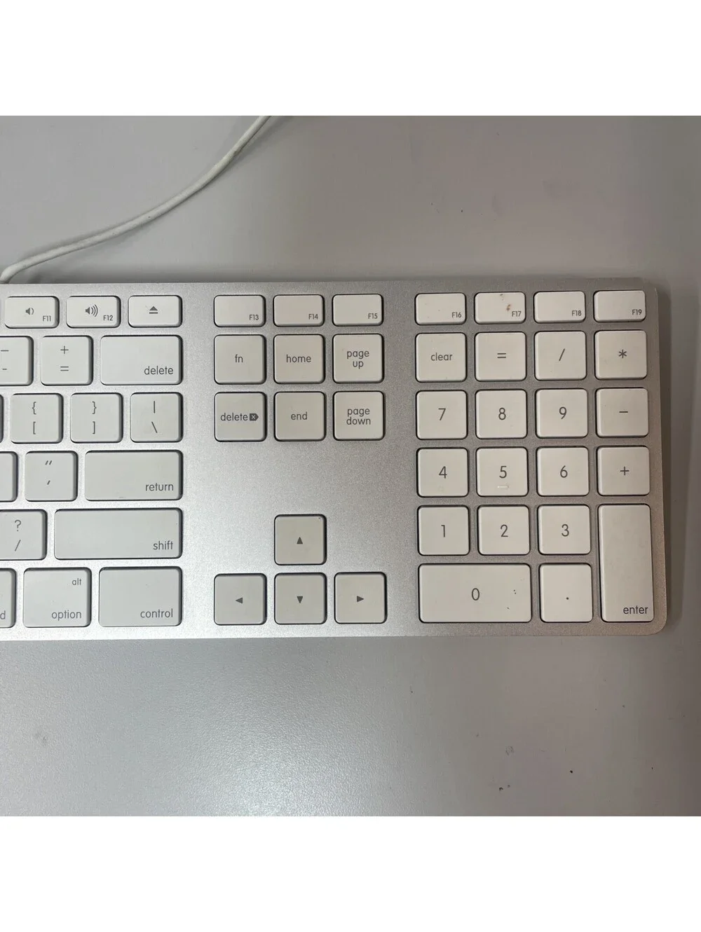 Genuine Apple A1243 Wired Mac Standard USB Keyboard w/ Numeric Keypad TESTED